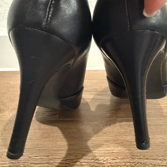 Franco Sarto Black 3.5 inch Heels Elegant Design Size 9 - Picture 8 of 10